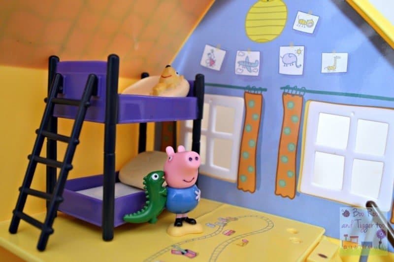 Peppa Pig Muddy Puddles Deluxe Playhouse - Bedroom