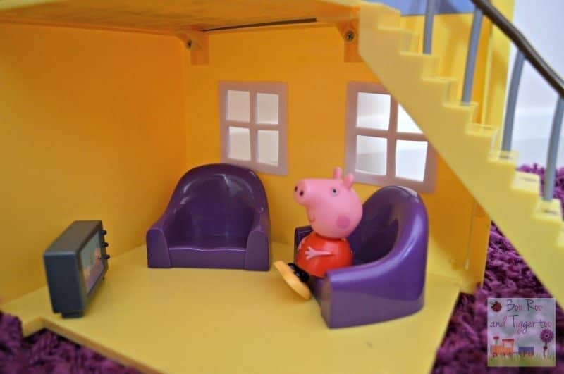 Peppa Pig Muddy Puddles Deluxe Playhouse - Living Room