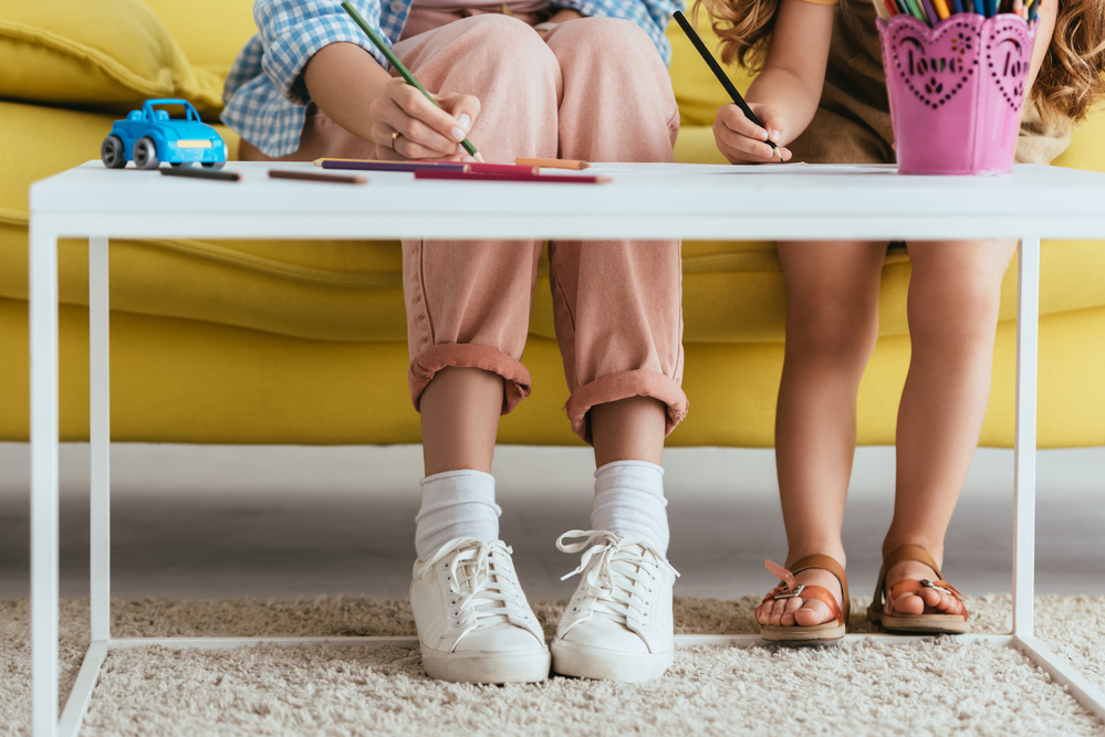 How To Navigate Meeting & Bonding With A New Friend's Children